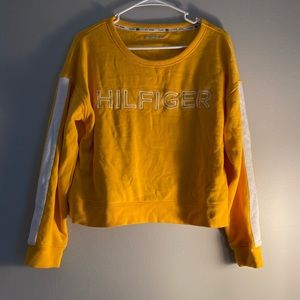 Tommy Hilfiger cropped sweatshirt. Size L